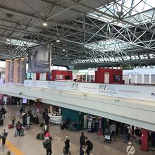 動く歩道から到着するとこんな感じ（到着、発着時には逆パターン