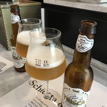 1本7ユーロのビール。最後にポカ・・先に値段確認を怠った～