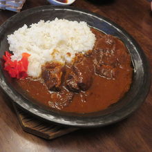 牛タンカレーはボリュームたっぶりです