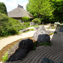 本堂から見た枯山水の庭