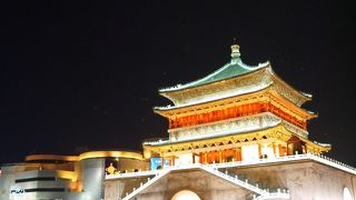 夜のライトアップは必見です