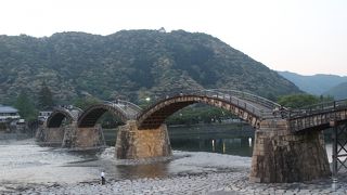 夕方から夜の錦帯橋もよかったです