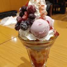 ミックスベリーパフェです