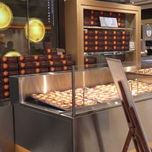 チーズタルトに長蛇の列です