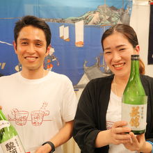 静岡県ブースの若い蔵元さん