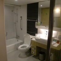 部屋との間はガラス