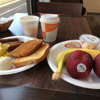 朝食はガッツリ頂きました。