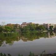 公園の大きな池