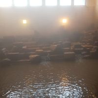 内湯です。露天より広いです。