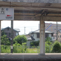 駅のホームからホテルは見えますが・・・