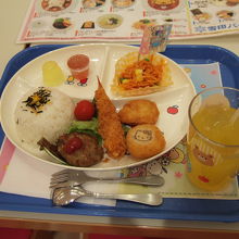 カフェのお子様ランチ