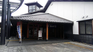 源泉かけ流しのトロトロ温泉