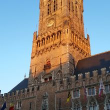 夕日に染まった鐘楼