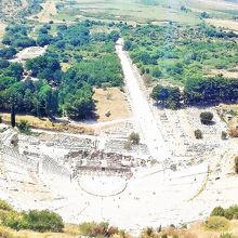 工事中の囲いに上空から見た写真あり、それを撮影