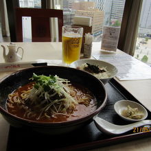 冷やし担々麺セットと生ビール 