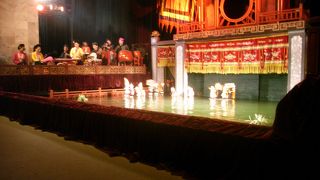 水の中での人形劇