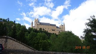 アルカサルの写真を撮る絶好の展望スポットといわれる場所まで歩いて行ってみました。