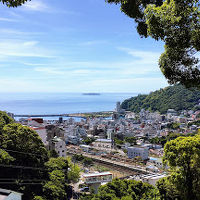 初島と熱海城が眼下に