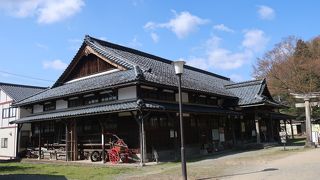 かつては裁判所だった建物。