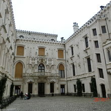 フルボカー城の中庭