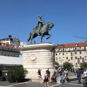 ジョアン1世の騎馬像が建っている方の広場