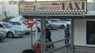 サントリーニ島のタクシーは定額料金制です