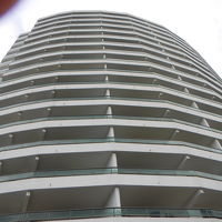 高層階の外観は特徴的です。