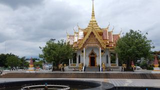 ラク ムアン (市の柱)