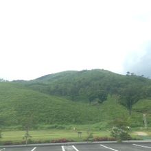 深入山の様子とふもとの駐車場