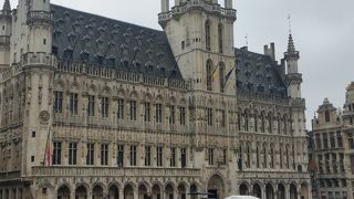 歴史を物語る広場