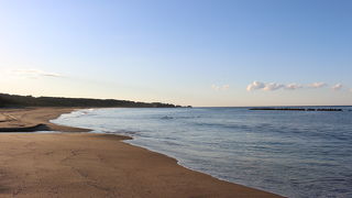 八戸市街からだと種差海岸の手前にあり、広い砂浜もありました
