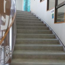 階段を登ると飲食ができます