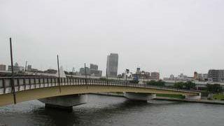 春は桜、梅雨時にはあじさいが見られます