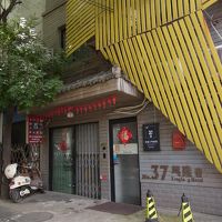 大通りからちょっと入った所。地図で確認すれば迷いません