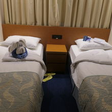 船室は狭めです