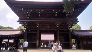 その荘厳さに驚かされました