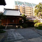 日本の伝統的な美しい木造建築物