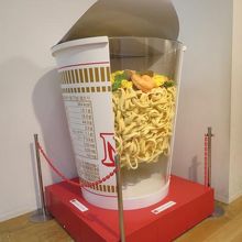 カップヌードルを展示