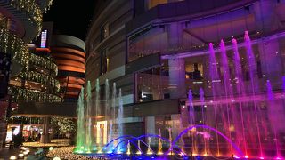 夜の噴水ショー