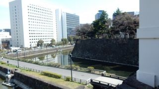 清水門に続く橋