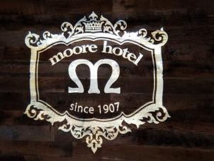 The Moore Hotel 写真