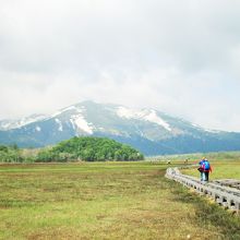 景色を眺めながら2回目の朝食　お握りとサンドイッチ