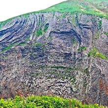 桃岩の地層に注目