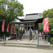 帷子川横の公園内にある稲荷神社