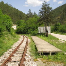 国境の狭間にあった予定？駅