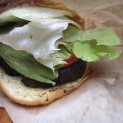 ハワイ島の地産地消ハンバーガー&#127828;が食べられるお店です。