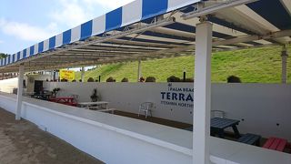 糸島の天使の羽はここの側の海岸の壁に