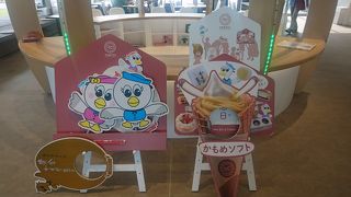 かもめの玉子のカフェ兼お土産屋さん