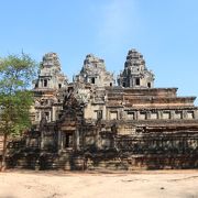 一度は行ってみてほしい！急峻な石の階段が待ち受ける絶叫系の寺院