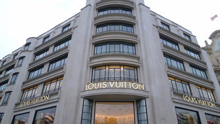 シャンゼリゼ通り沿い